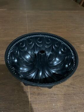 Nordic Ware Fleur De Lis Bundt Pan - Aluminum Ring Mold - Nice Design